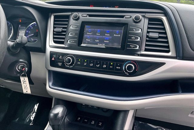 2019 Toyota Highlander LE - 23017188 - 29
