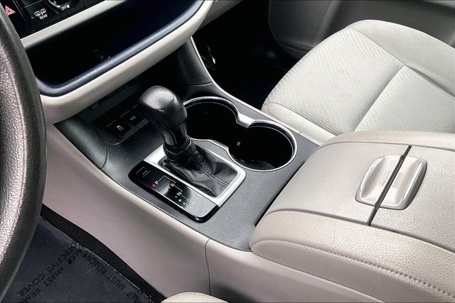 2019 Toyota Highlander LE - 23017188 - 30