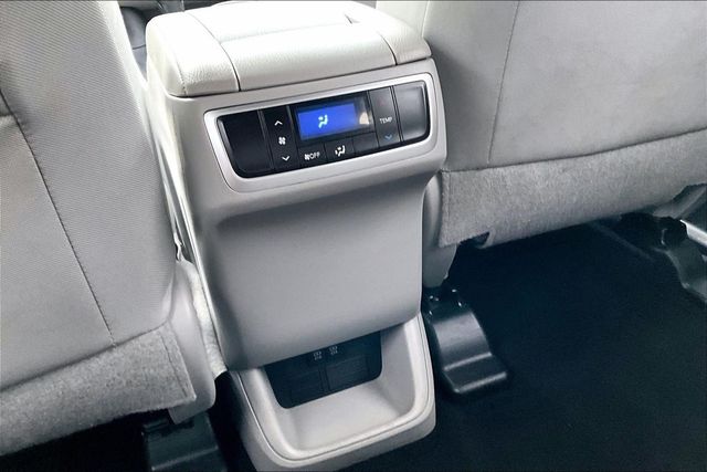 2019 Toyota Highlander LE - 23017188 - 32