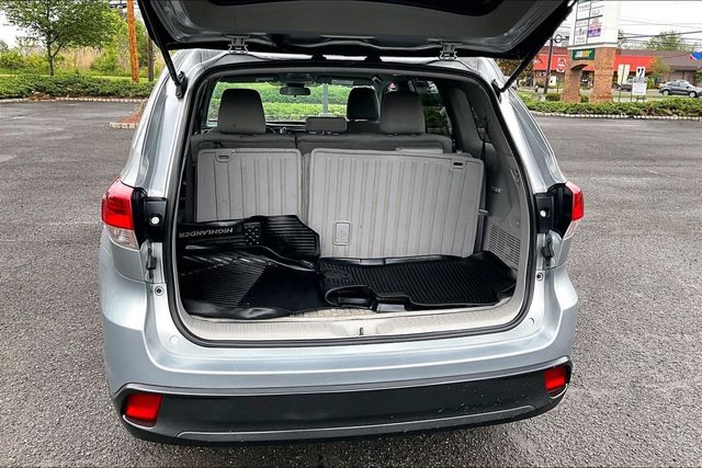 2019 Toyota Highlander LE - 23017188 - 33