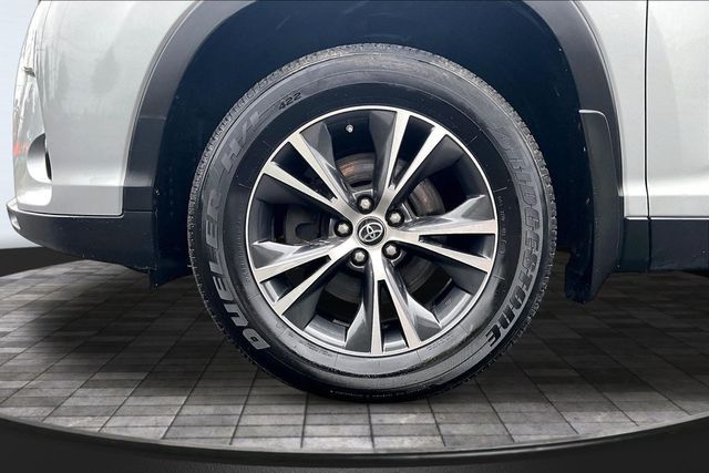 2019 Toyota Highlander LE - 23017188 - 34