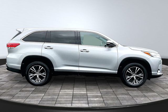 2019 Toyota Highlander LE - 23017188 - 7