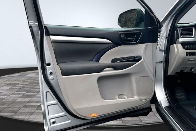 2019 Toyota Highlander LE - 23017188 - 8