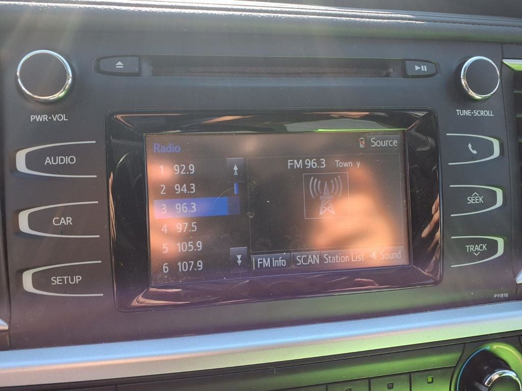 2019 Toyota Highlander LE I4 FWD - 23095984 - 9