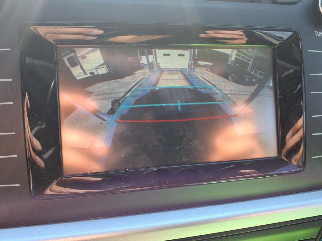 2019 Toyota Highlander LE I4 FWD - 23095984 - 10