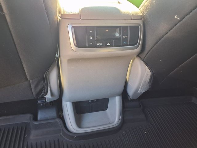 2019 Toyota Highlander LE I4 FWD - 23095984 - 13
