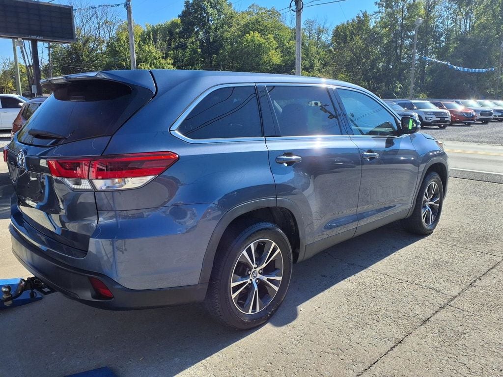 2019 Toyota Highlander LE I4 FWD - 23095984 - 2