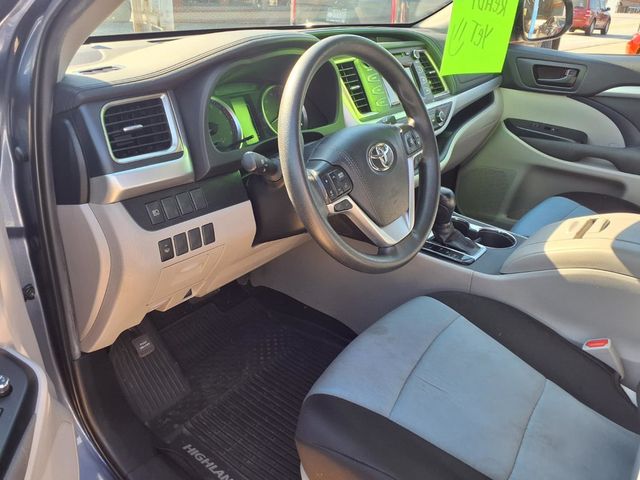 2019 Toyota Highlander LE I4 FWD - 23095984 - 4