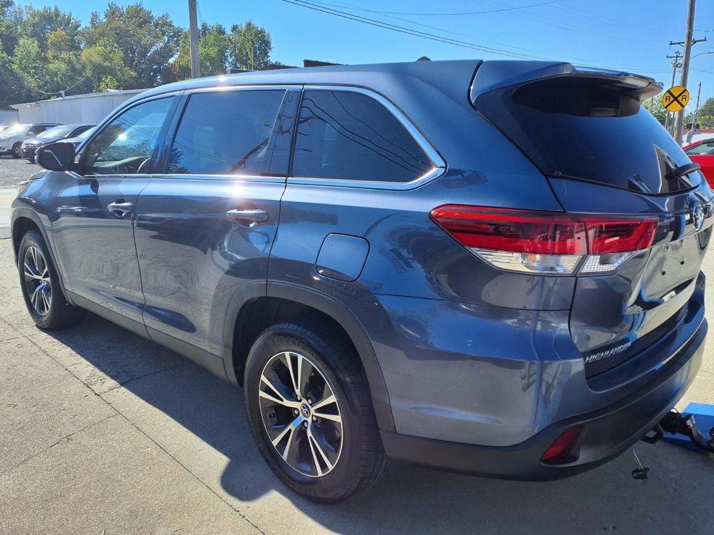 2019 Toyota Highlander LE I4 FWD - 23095984 - 6