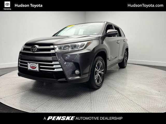 2019 Toyota Highlander LE Plus V6 AWD - 23022606 - 0