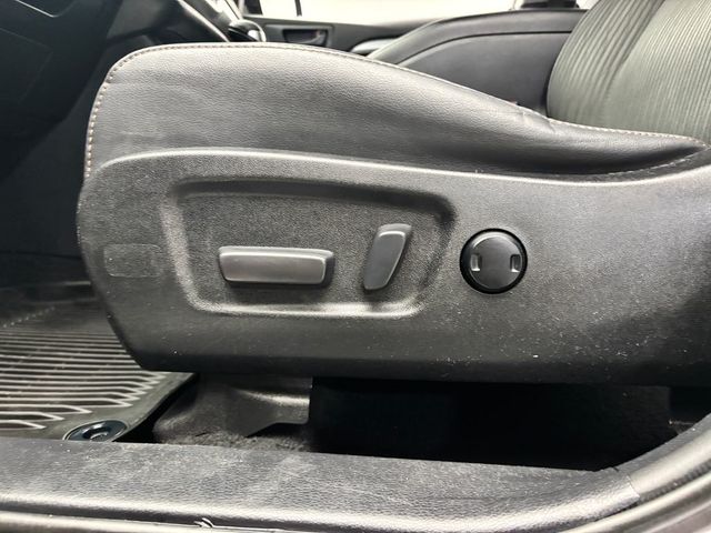 2019 Toyota Highlander LE Plus V6 AWD - 23022606 - 10