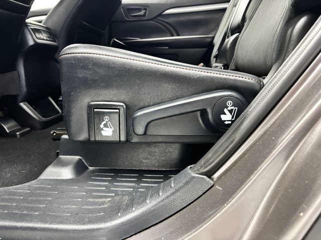 2019 Toyota Highlander LE Plus V6 AWD - 23022606 - 14