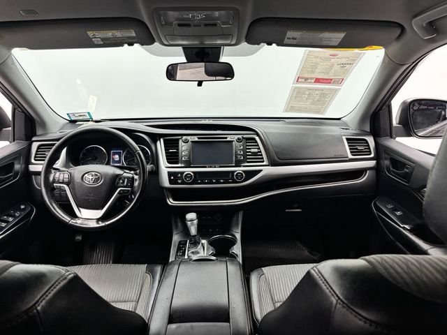 2019 Toyota Highlander LE Plus V6 AWD - 23022606 - 18