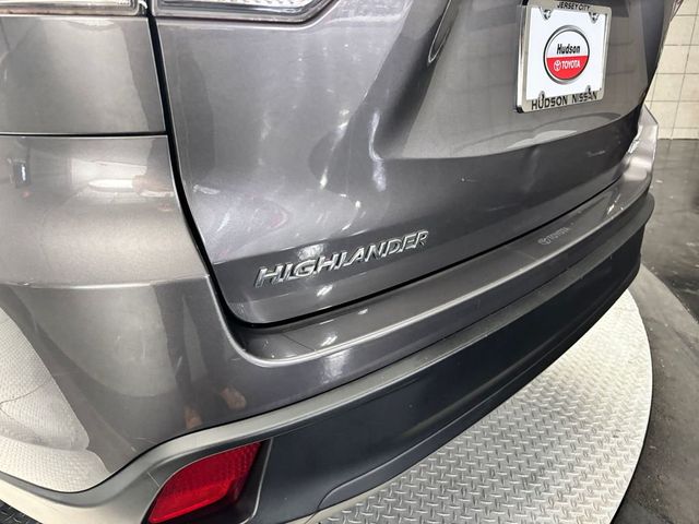 2019 Toyota Highlander LE Plus V6 AWD - 23022606 - 20
