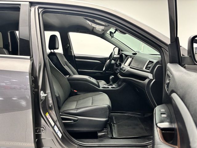 2019 Toyota Highlander LE Plus V6 AWD - 23022606 - 27