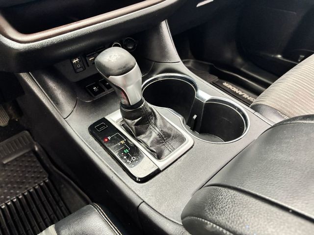 2019 Toyota Highlander LE Plus V6 AWD - 23022606 - 32