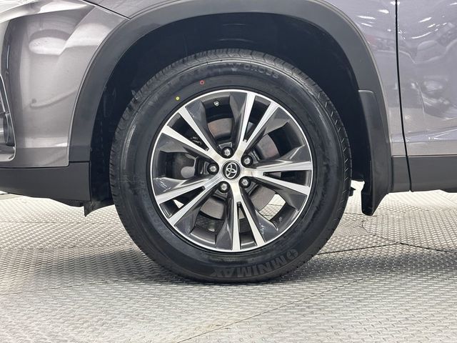 2019 Toyota Highlander LE Plus V6 AWD - 23022606 - 4