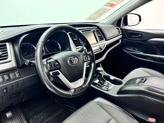 2019 Toyota Highlander LE Plus V6 AWD - 23022606 - 7