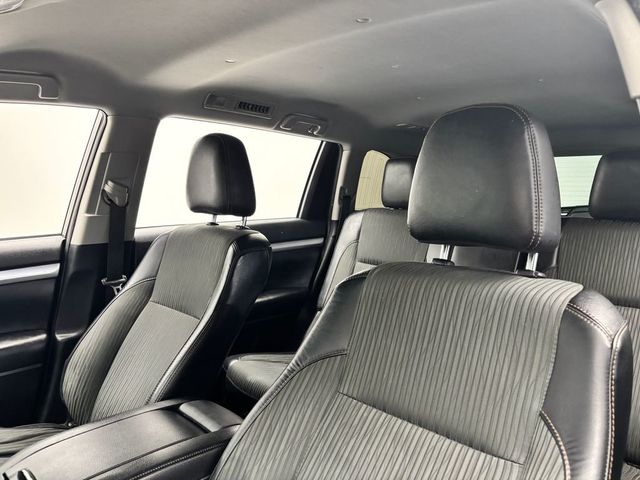 2019 Toyota Highlander LE Plus V6 AWD - 23022606 - 8