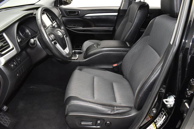 2019 Toyota Highlander LE Plus V6 AWD - 23024464 - 10