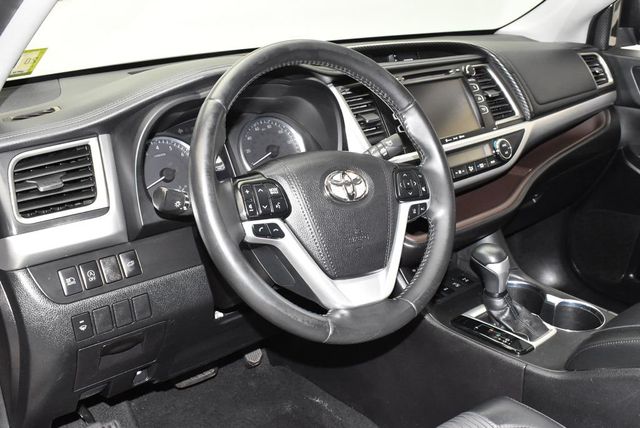 2019 Toyota Highlander LE Plus V6 AWD - 23024464 - 13