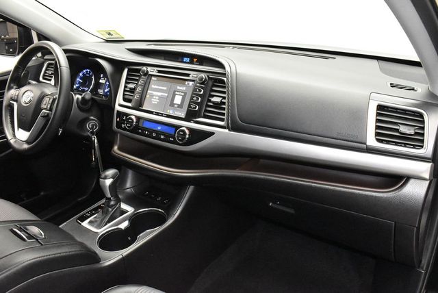 2019 Toyota Highlander LE Plus V6 AWD - 23024464 - 20