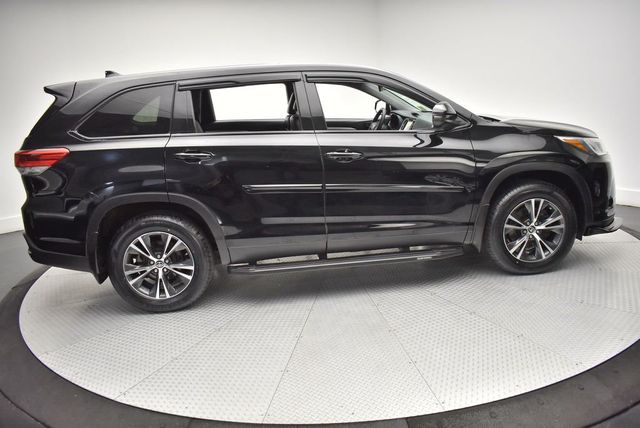 2019 Toyota Highlander LE Plus V6 AWD - 23024464 - 3