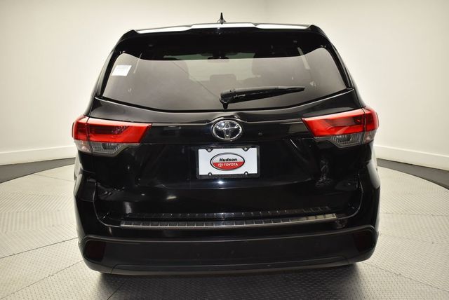 2019 Toyota Highlander LE Plus V6 AWD - 23024464 - 5