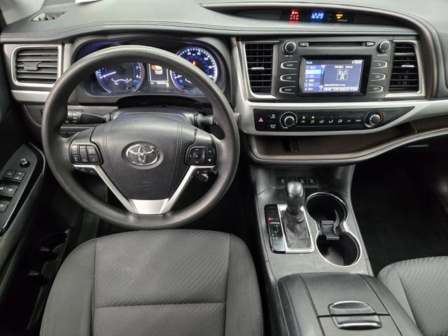 2019 Toyota Highlander LE V6 AWD - 22957554 - 10