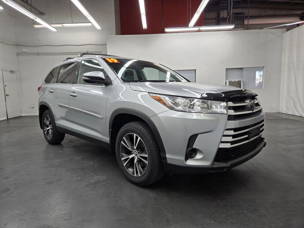 2019 Toyota Highlander LE V6 AWD - 22957554 - 3