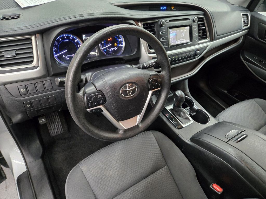2019 Toyota Highlander LE V6 AWD - 22957554 - 7