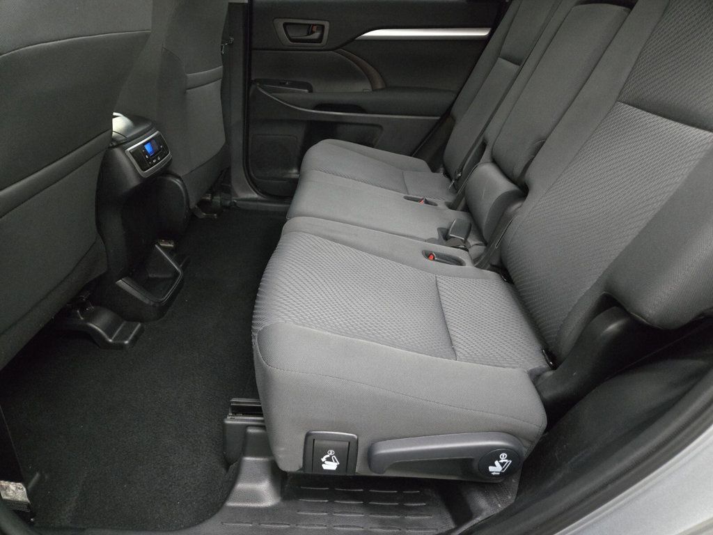 2019 Toyota Highlander LE V6 AWD - 22957554 - 8