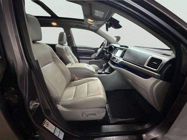 2019 Toyota Highlander Limited AWD 4dr SUV - 22989115 - 32