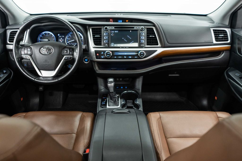 2019 Toyota Highlander Limited Platinum photo 10