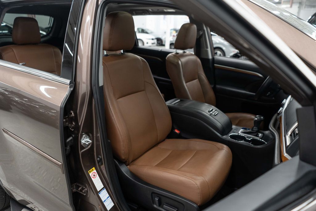 2019 Toyota Highlander Limited Platinum photo 11
