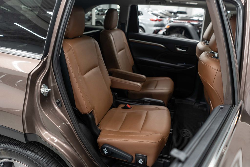 2019 Toyota Highlander Limited Platinum photo 14