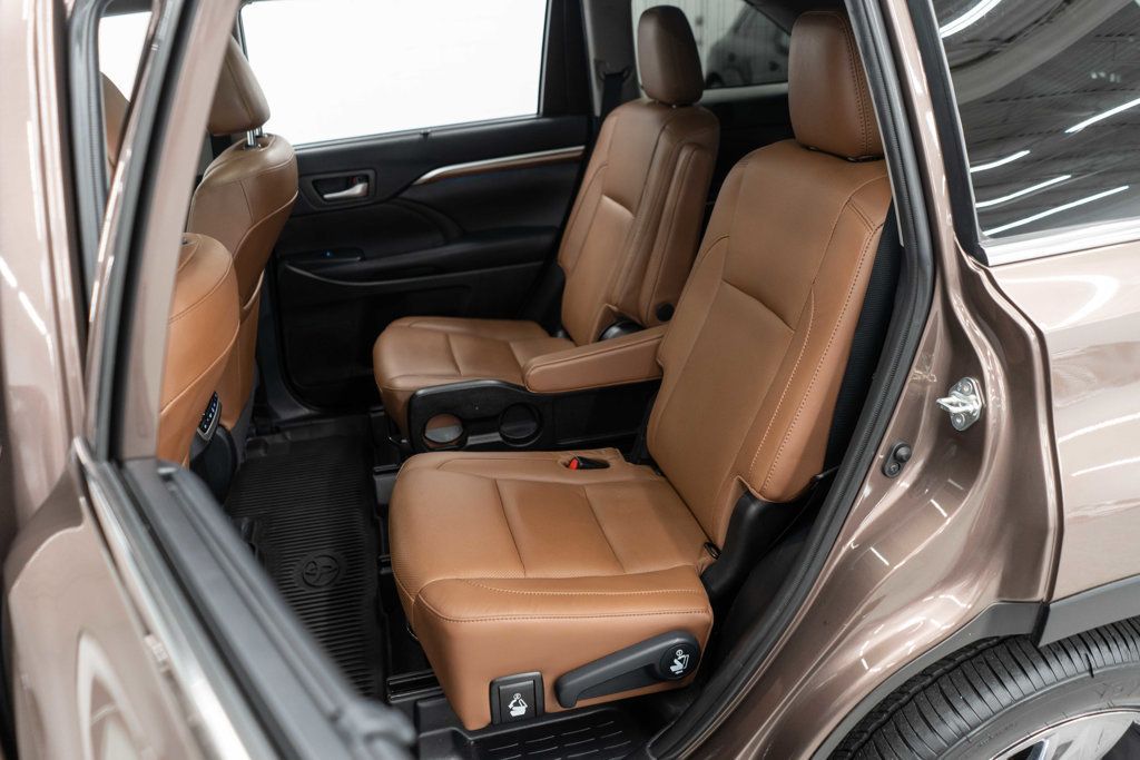 2019 Toyota Highlander Limited Platinum photo 16