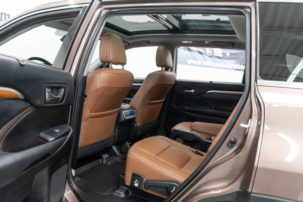 2019 Toyota Highlander Limited Platinum photo 18