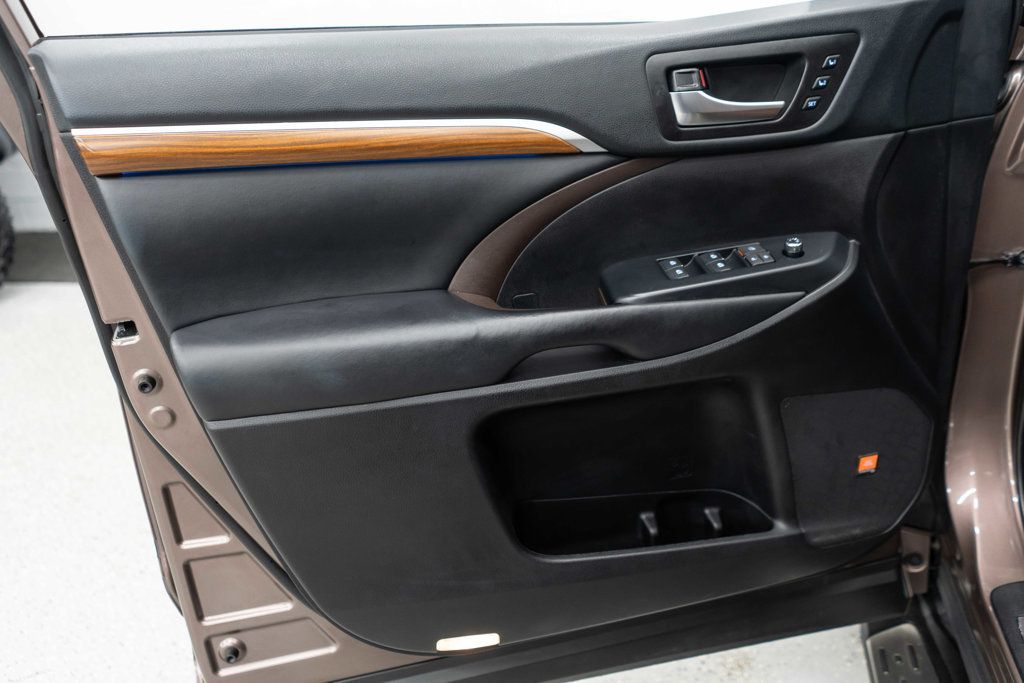 2019 Toyota Highlander Limited Platinum photo 20