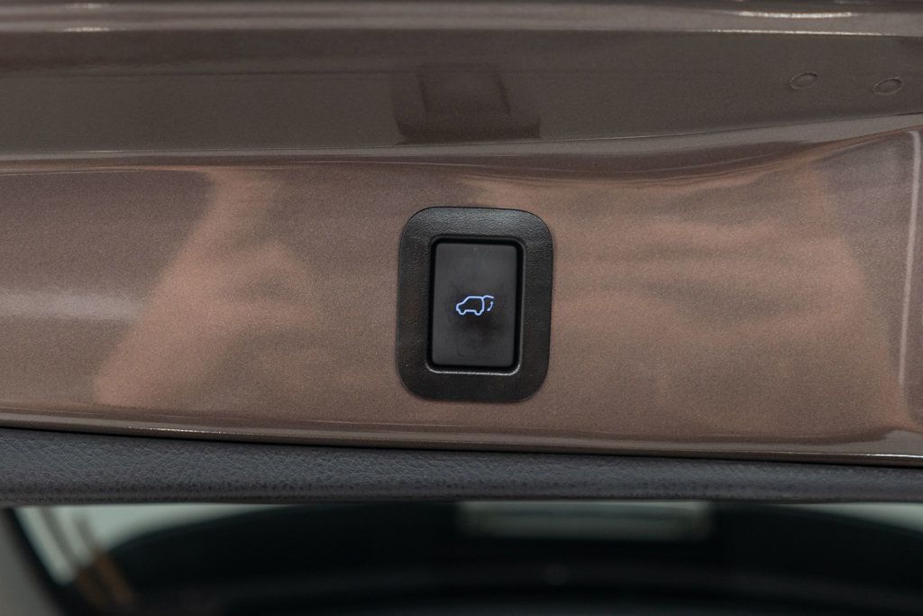 2019 Toyota Highlander Limited Platinum photo 32