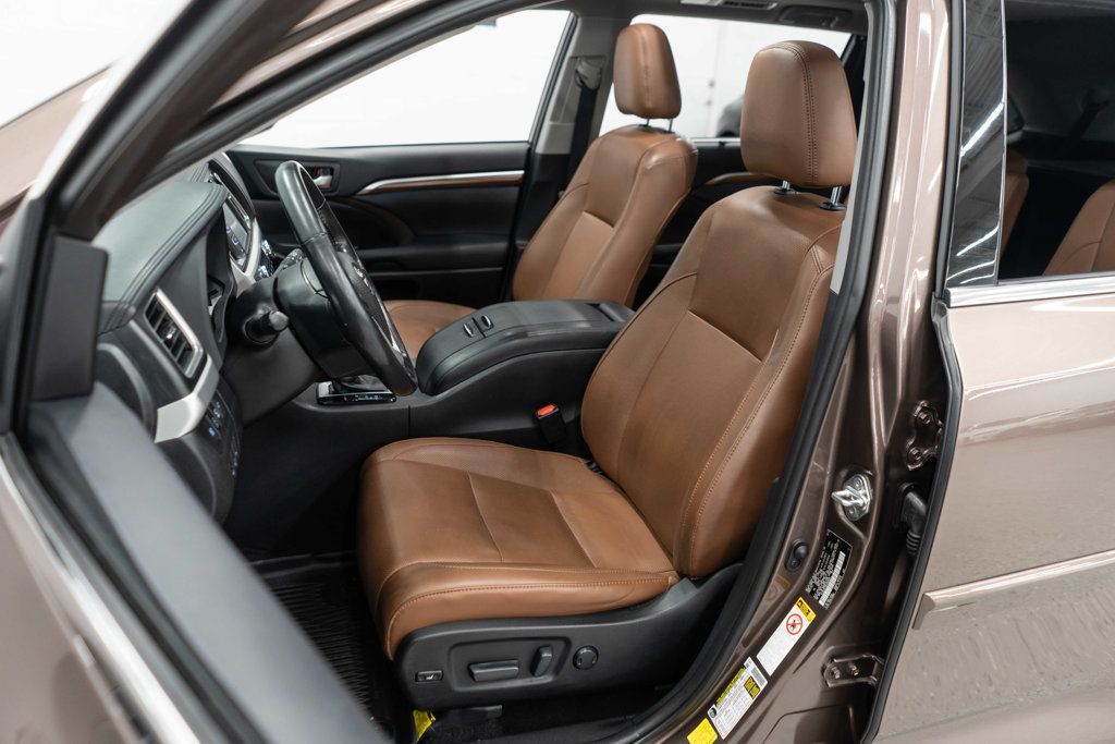 2019 Toyota Highlander Limited Platinum photo 9