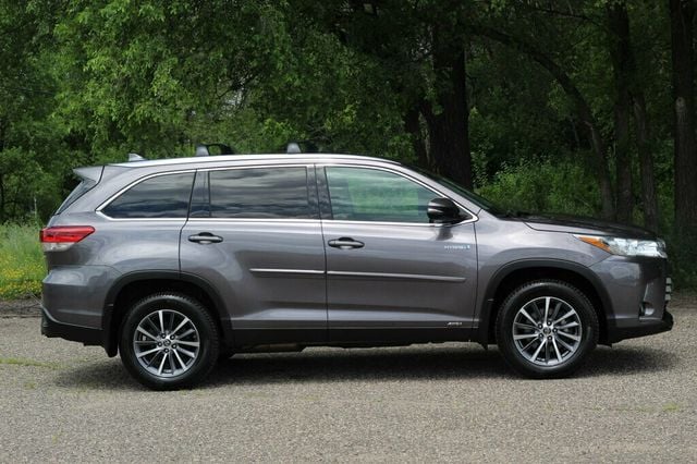 2019 Toyota Highlander ONE OWNER HYBRID XLE W/ LEATHER, MOOPNROOF - 23042607 - 1