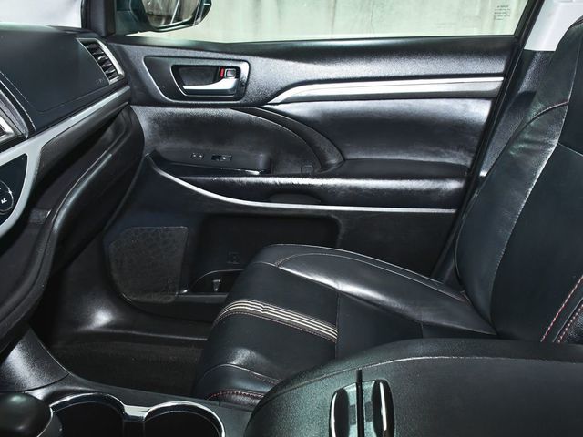2019 Toyota Highlander SE - 23048143 - 36