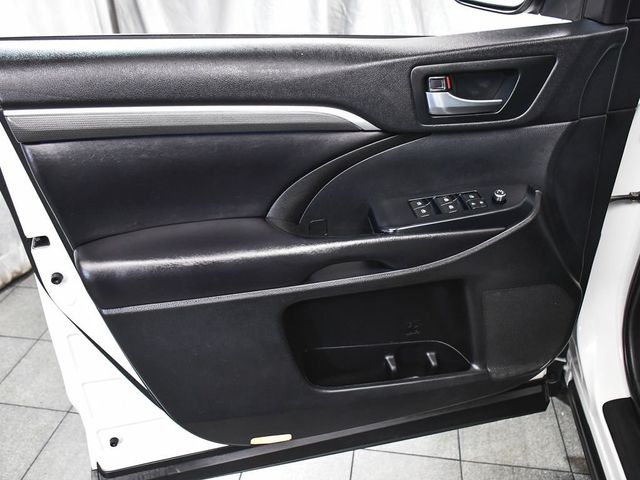 2019 Toyota Highlander SE - 23048143 - 8
