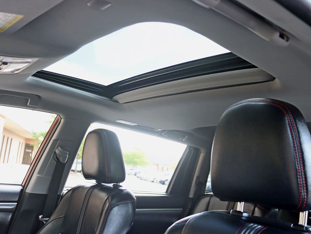 2019 Toyota Highlander SE V6 AWD - 23081012 - 22