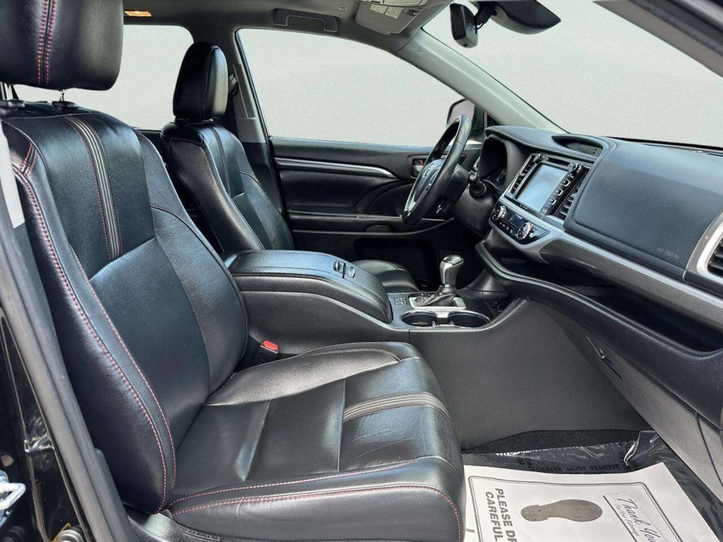 2019 Toyota Highlander SE V6 AWD - 23059565 - 28
