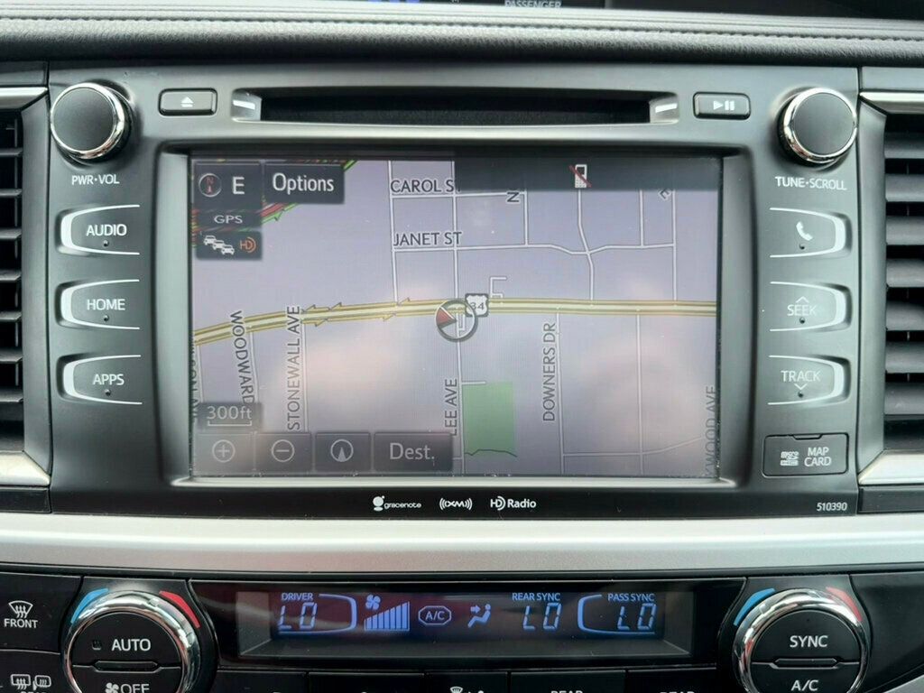 2019 Toyota Highlander SE photo 3