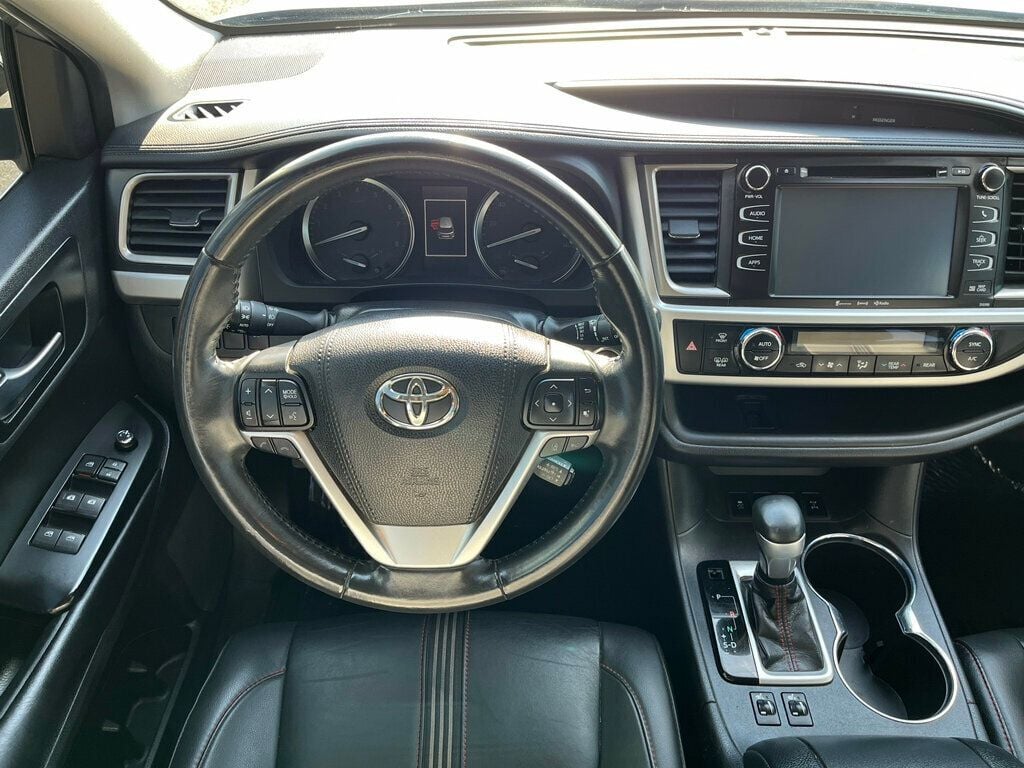 2019 Toyota Highlander SE V6 FWD - 22619366 - 17