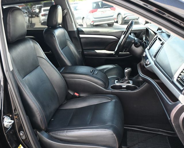 2019 Toyota Highlander XLE - 23062399 - 17