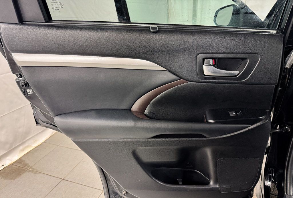 2019 Toyota Highlander XLE AWD - 23090014 - 16